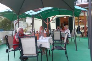 Hostia v ubytovaní Des Roses Hotel
