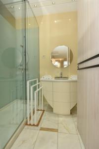 GR Suites tesisinde bir banyo