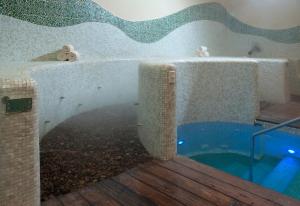 a jacuzzi tub in a room with at Pueblo Bonito Emerald Bay Resort & Spa - All Inclusive in Mazatlán