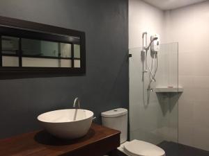 Koupelna v ubytování Baan Anattaya Koh yao noi