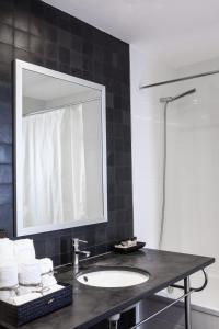 a bathroom with a sink and a mirror at Hotel Alcatruz in Aljezur