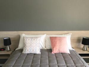 A bed or beds in a room at Kootingal Landview Motel