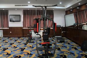 a room with a gym with a gym equipment at Kabul Star Hotel & Restaurant in Shīrpūr