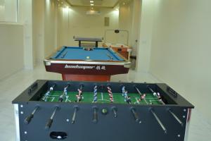 Biliár nebo kulečník v ubytování Bahla Jewel Hotel Apartments