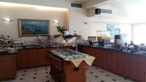 Принадлежности для чая и кофе в Hotel Tolo