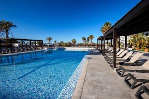 Bazén v ubytovaní Barceló Cabo de Gata alebo v jeho blízkosti