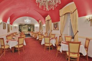 Restoran või mõni muu söögikoht majutusasutuses Belvedere Wellness Hotel