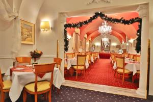 Reštaurácia alebo iné gastronomické zariadenie v ubytovaní Belvedere Wellness Hotel