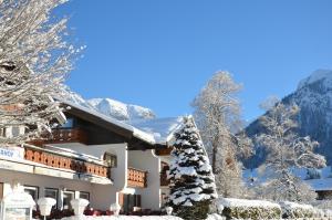 Nespecifikovaný výhled na hory nebo výhled na hory při pohledu z hotelu