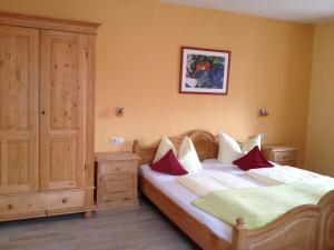 Postel nebo postele na pokoji v ubytování Hotel Waltraud Garni