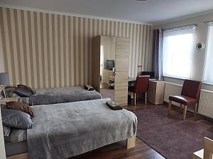a hotel room with two beds and a desk at Apartment mit Balkon in Dortmund