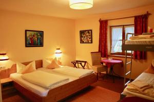 Postel nebo postele na pokoji v ubytování Hotel Waltraud Garni