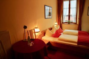 Postel nebo postele na pokoji v ubytování Hotel Waltraud Garni