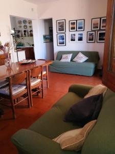 a living room with a couch and a table at Villa Etna in Piedimonte Etneo