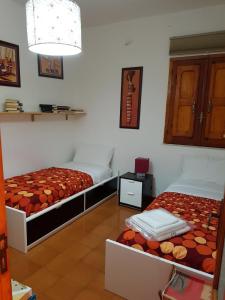 En eller flere senger på et rom på Villa Etna
