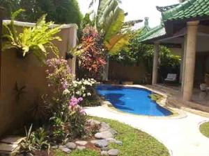 Hồ bơi trong/gần Bali Golden Villas