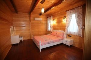 Postel nebo postele na pokoji v ubytování Nerissa Hotel