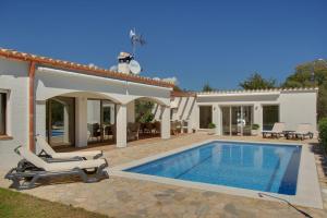 The swimming pool at or close to Casa Peters
