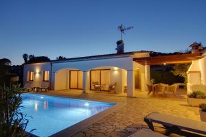 The swimming pool at or close to Casa Peters
