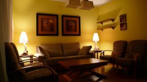 A seating area at Casa Rural las Burbujas