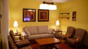 A seating area at Casa Rural las Burbujas