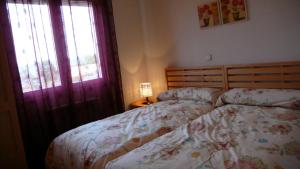A bed or beds in a room at Casa Rural las Burbujas