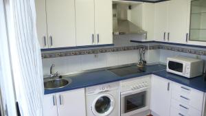 A kitchen or kitchenette at Casa Rural las Burbujas