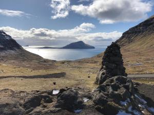Fotografie z fotogalerie ubytování Idyllic house near river and ocean v destinaci Leynar