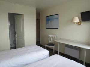 Postel nebo postele na pokoji v ubytování Hotel Côte d'Opale