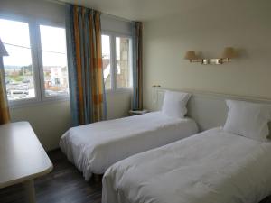 Postel nebo postele na pokoji v ubytování Hotel Côte d'Opale