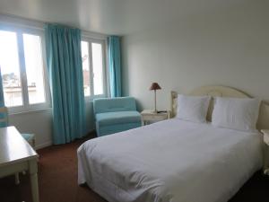 Postel nebo postele na pokoji v ubytování Hotel Côte d'Opale