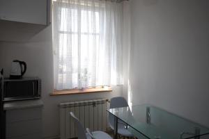 Kuchyňa alebo kuchynka v ubytovaní Apartament Rodzinny S10