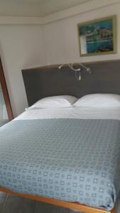 
a bed with a white comforter on top of it at Affittacamere Elisabetta in Vernazza
