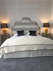 Postel nebo postele na pokoji v ubytování Glenburnie House + 30 fotografií