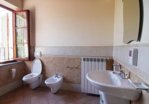 a bathroom with a toilet and a sink at Bacco a Petroio in Vinci