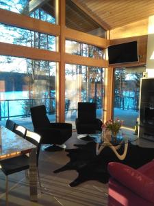 Posezení v ubytování Mustikkakallio Luxury Villa