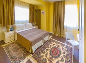 A bed or beds in a room at Villa Luisa Rooms and Breakfast