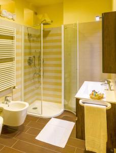 A bathroom at Villa Luisa Rooms and Breakfast