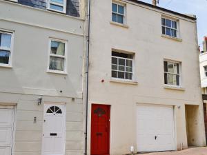 The building where the vacation home is located 