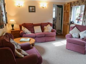 A seating area at Mews Cottage 