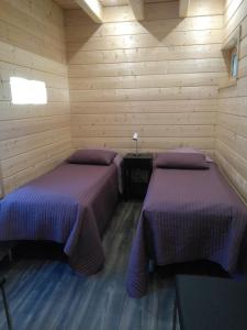 Postel nebo postele na pokoji v ubytování Mustikkakallio Luxury Villa