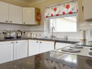 A kitchen or kitchenette at Quercus 