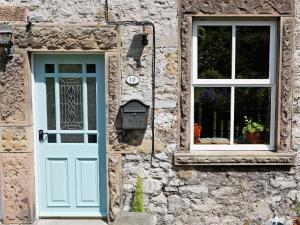 The facade or entrance of Sunday Cottage 