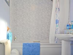 A bathroom at Ancaster Apartment 