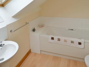 A bathroom at Owl Cottage 
