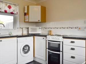 A kitchen or kitchenette at Quercus 