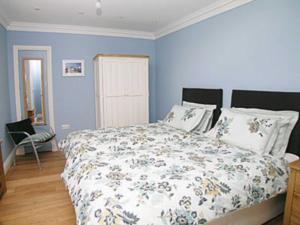 A bed or beds in a room at Killantrae Burn 4 