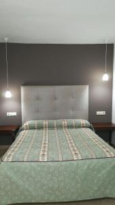 A bed or beds in a room at Puerta del Arco