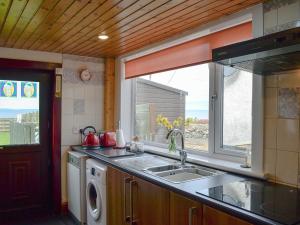 A kitchen or kitchenette at Seaview 