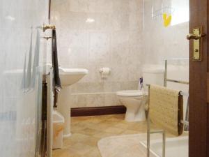 A bathroom at The Old Forge 